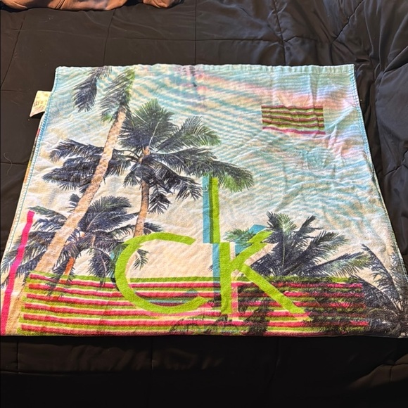 Calvin Klein Tropical Beach Towel - Picture 1 of 3